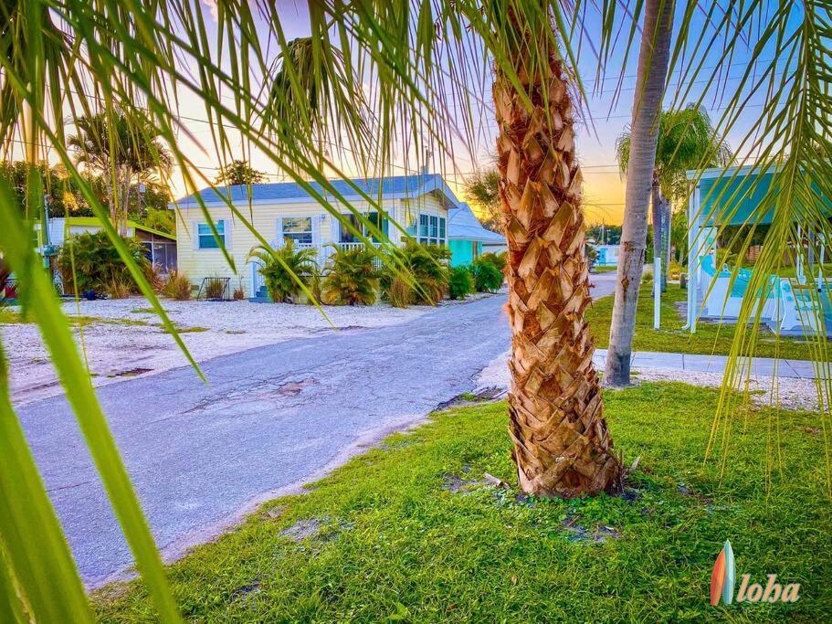 Pinecraft Cottage Tiny Home Sarasota Bagian luar foto