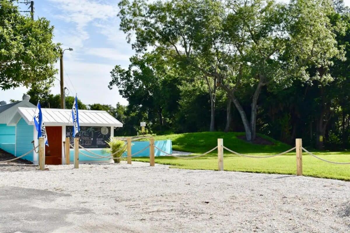 Pinecraft Cottage Tiny Home Sarasota Bagian luar foto