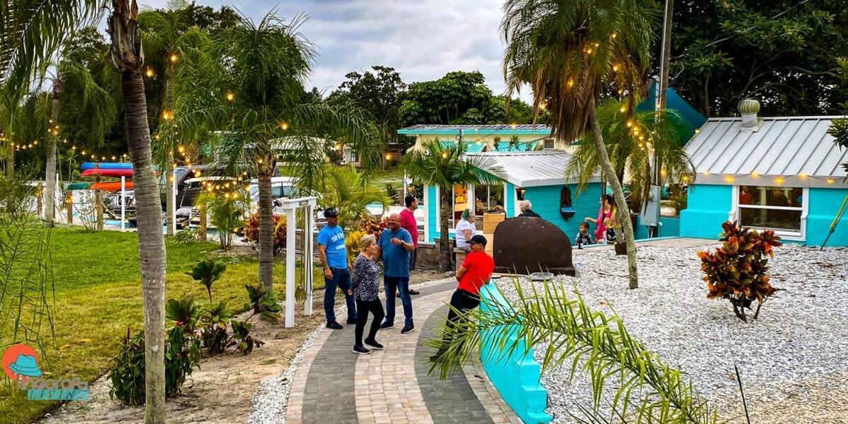 Pinecraft Cottage Tiny Home Sarasota Bagian luar foto